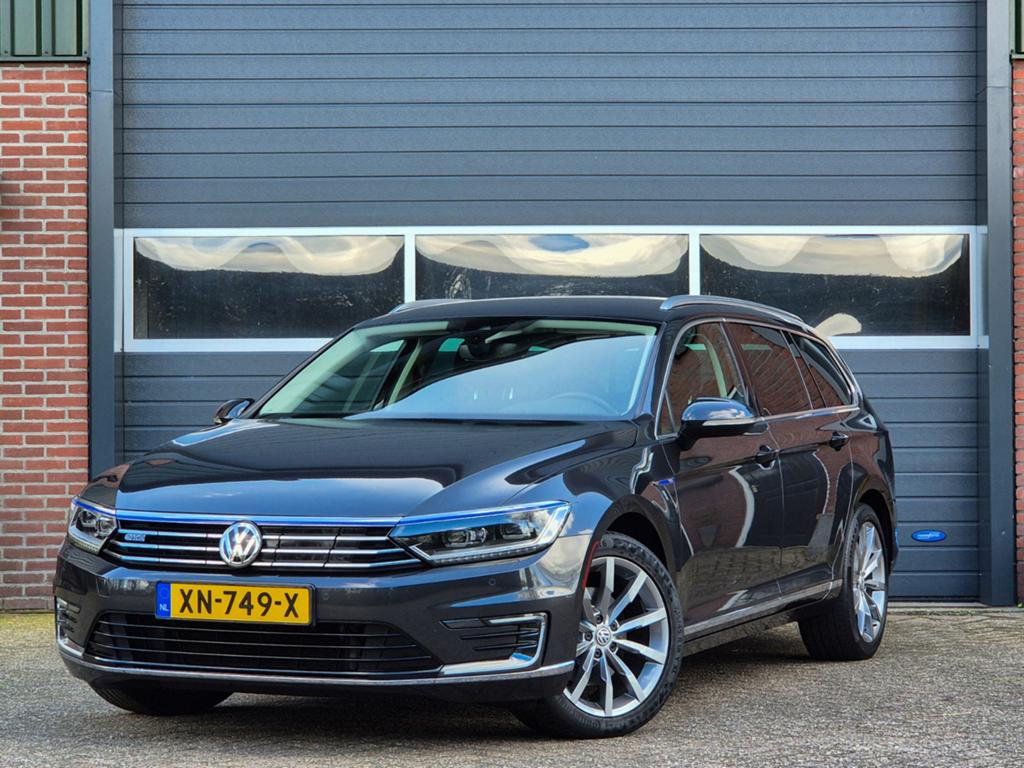 Passat GTE Variant 218Pk | Virtual Cockpit | Trekhaak | 18", Stof, 156 pk, Grijs, Hybride Elektrisch/Benzine