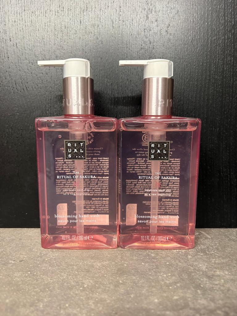 Rituals of Sakura handzeep 300ml, Sieraden, Tassen en Uiterlijk, Uiterlijk | Lichaamsverzorging, Ophalen of Verzenden, Nieuw, Bodylotion, Crème of Olie