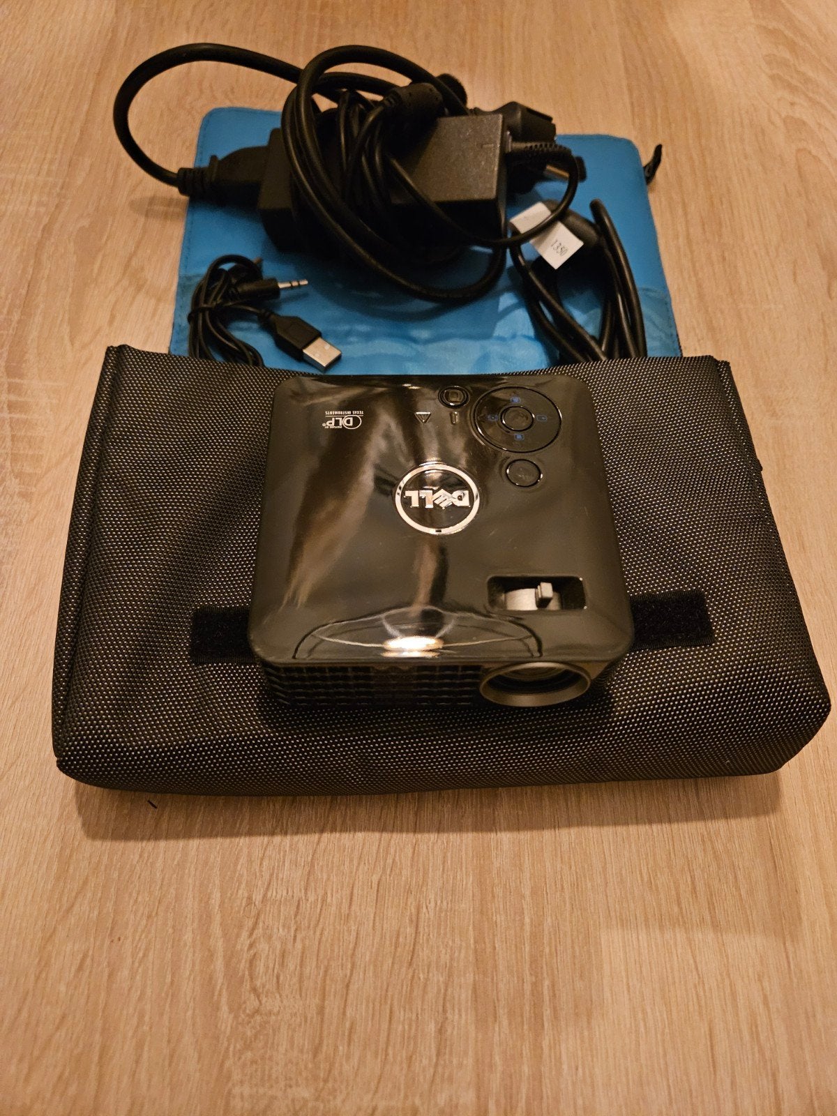 Dell M110 Ultra-Mobile Projector - Compacte DLP Beamer, Audio, Tv en Foto, Ophalen, Zo goed als nieuw, Dell, DLP