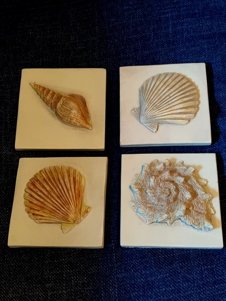 4 PORTUGESE AARDEWERK 3D SCHELP WANDTEGELS, Antiek en Kunst, Ophalen of Verzenden