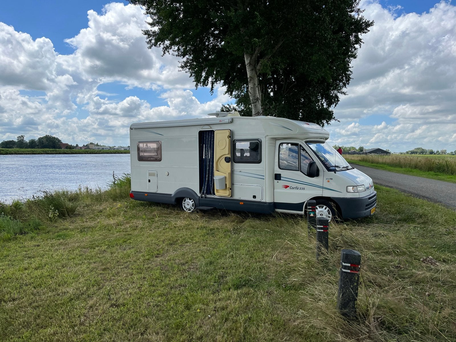 Rollerteam Corfu 235 2001 - Nw APK, Dakairco, inruil caravan, Caravans en Kamperen, Chemisch toilet, Ringverwarming, Reservewiel