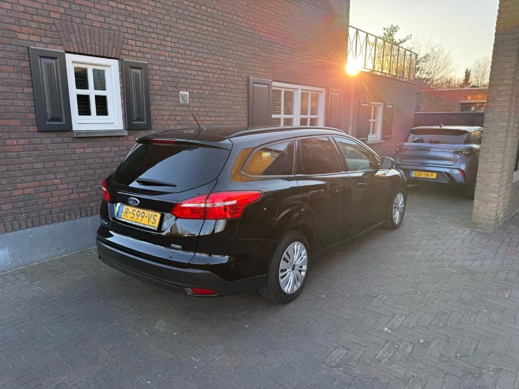 Ford Focus 1.0 Ecoboost 92KW Wagon AUT 2015 Zwart, Euro 6, 4 cilinders, Zwart, 1245 kg