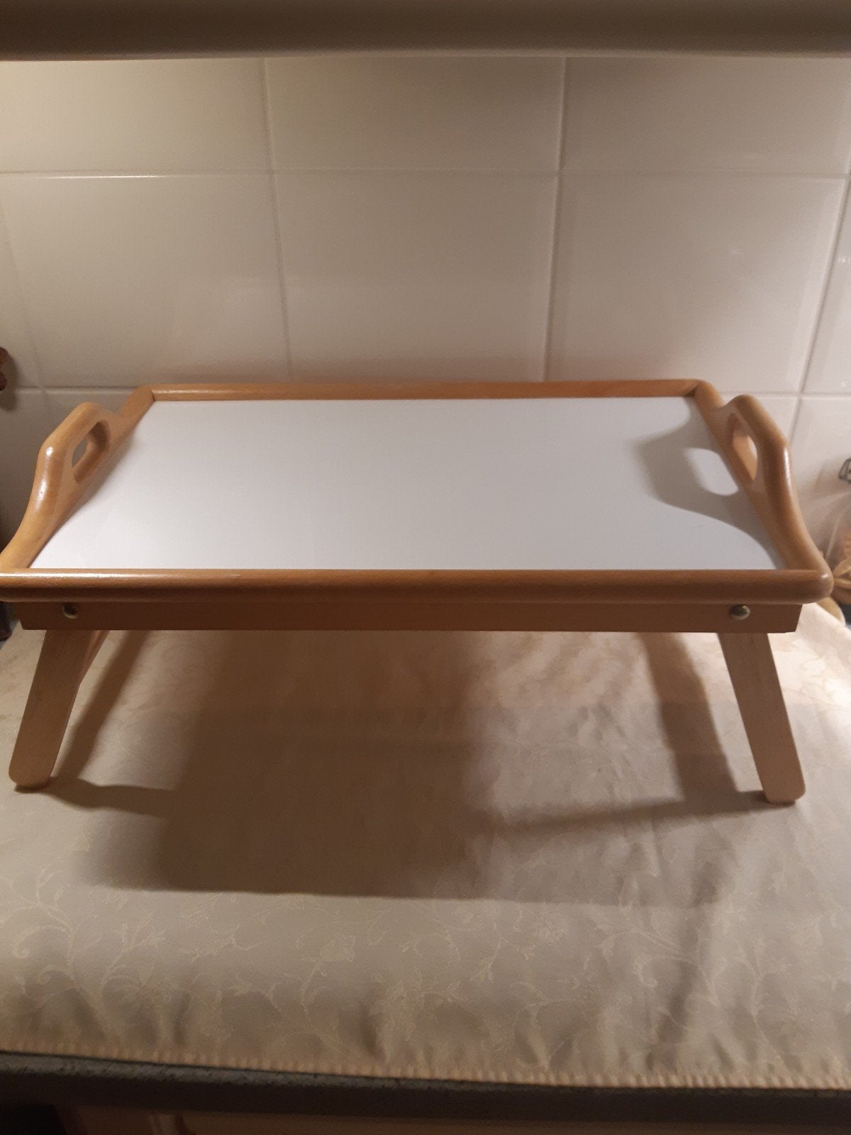 BED TAFEL DIENBLAD, Ophalen of Verzenden, Zo goed als nieuw, Rond, Hout