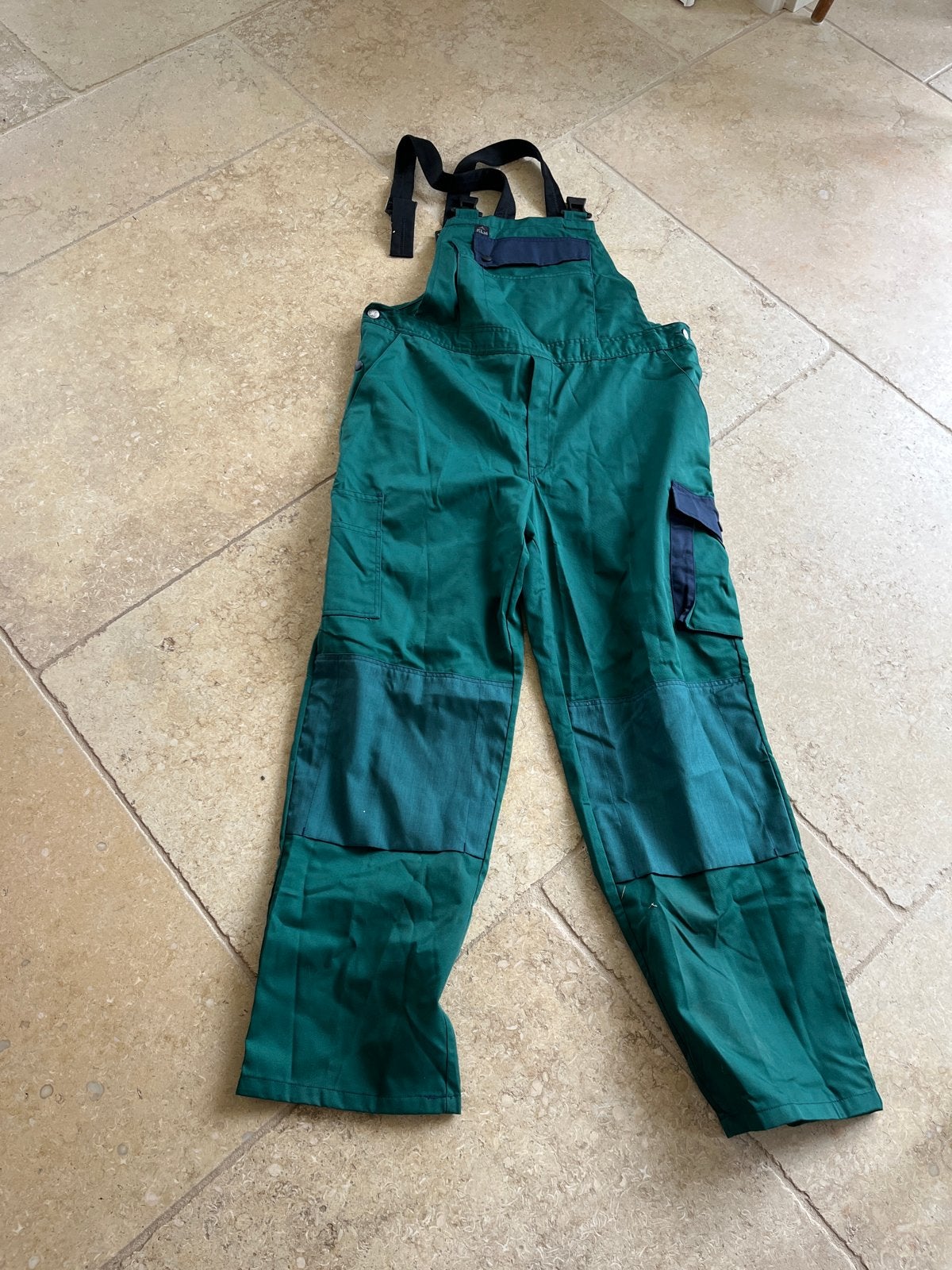 KLM Kleding Groene Tuinbroek Maat 50, is nieuw., Ophalen, Gedragen, Maat 48/50 (M), Groen