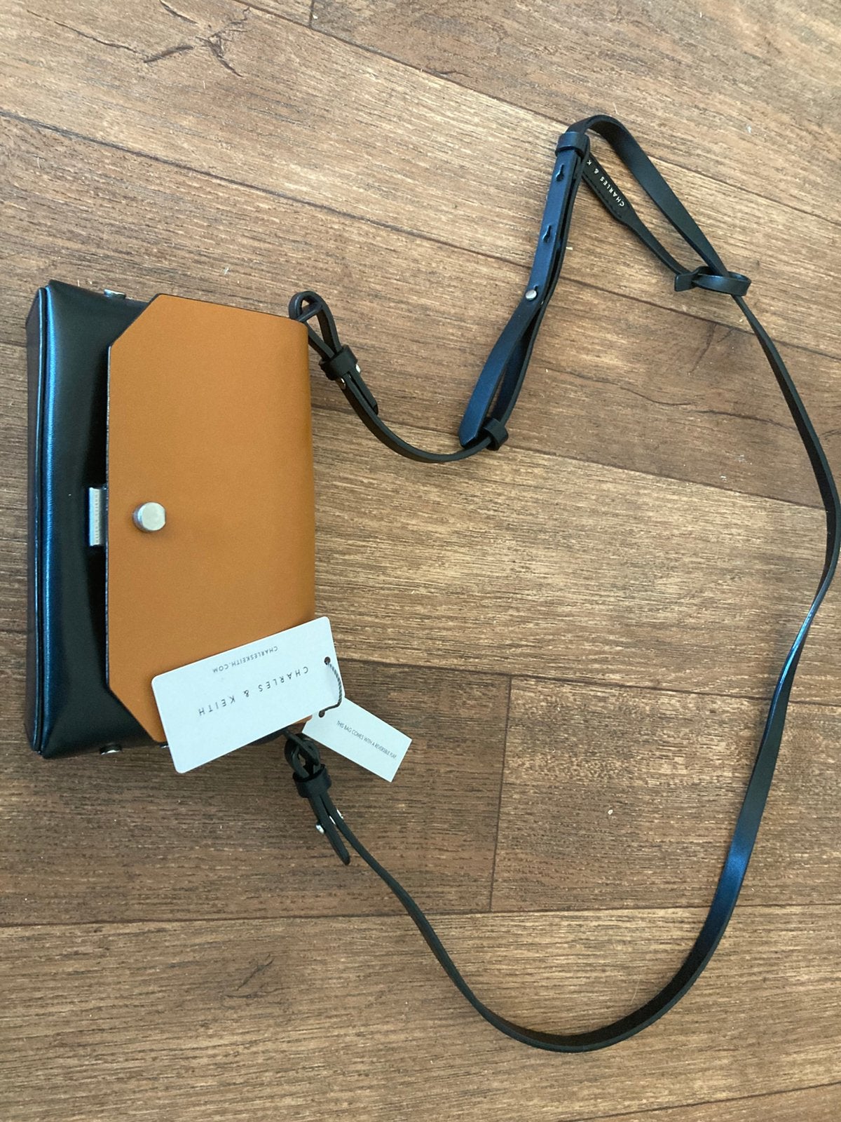 Charles and Keith schoudertasje, Sieraden, Tassen en Uiterlijk, Overige merken, Overige kleuren, Nieuw, Ophalen of Verzenden