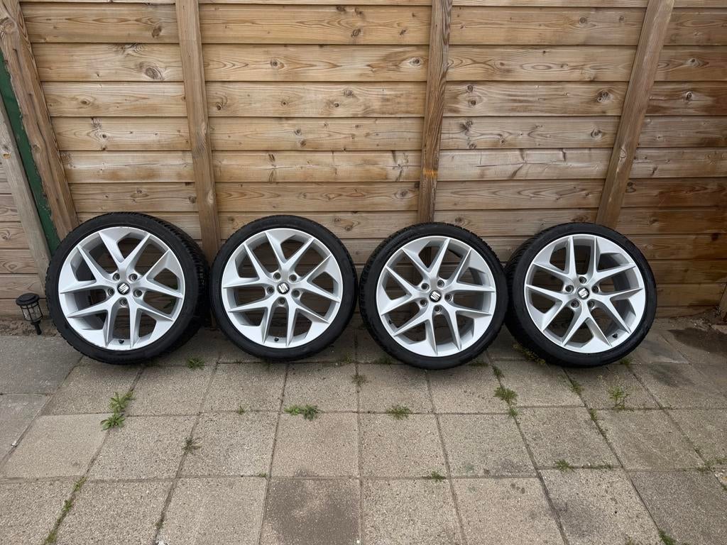 18” inch Seat Leon FR Cupra velgen met banden 5x112, Ophalen, 18 inch, Gebruikt, Banden en Velgen