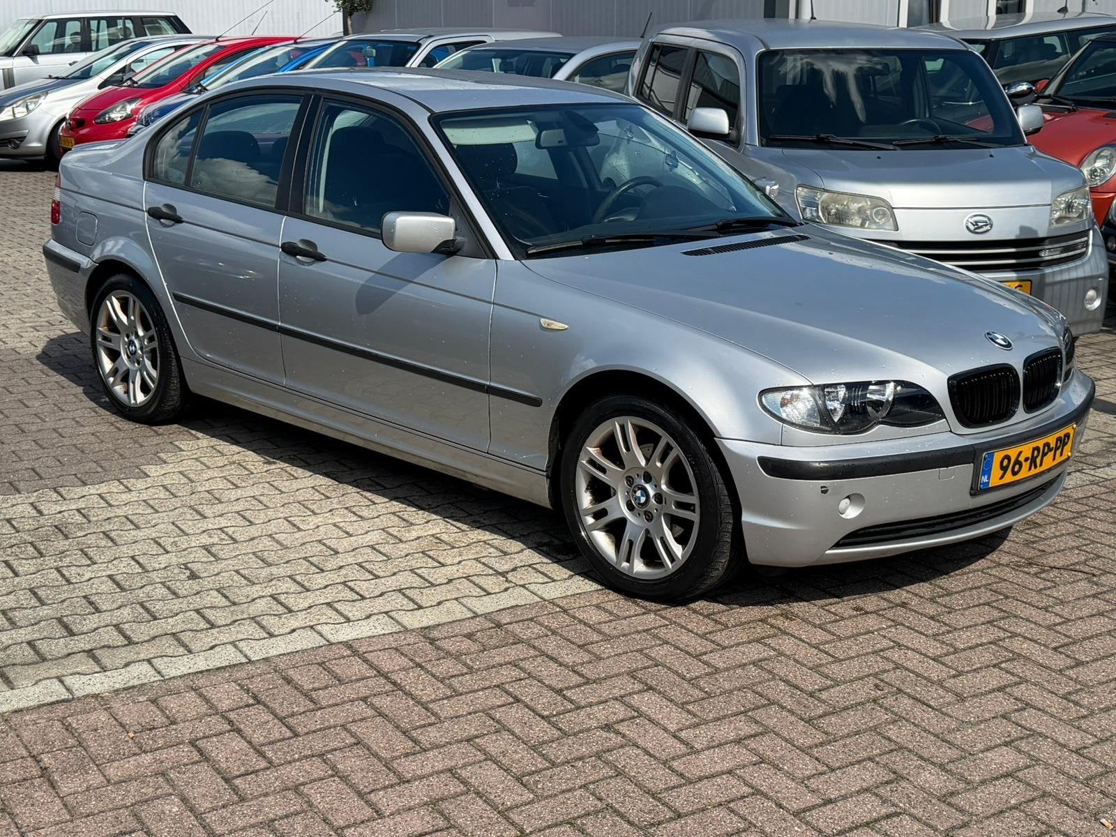BMW 3-serie 316i Black&Silver II 2005 Facelift Sedan Grijs, Auto's, Achterwielaandrijving, 4 cilinders, Electronic Stability Program (ESP)