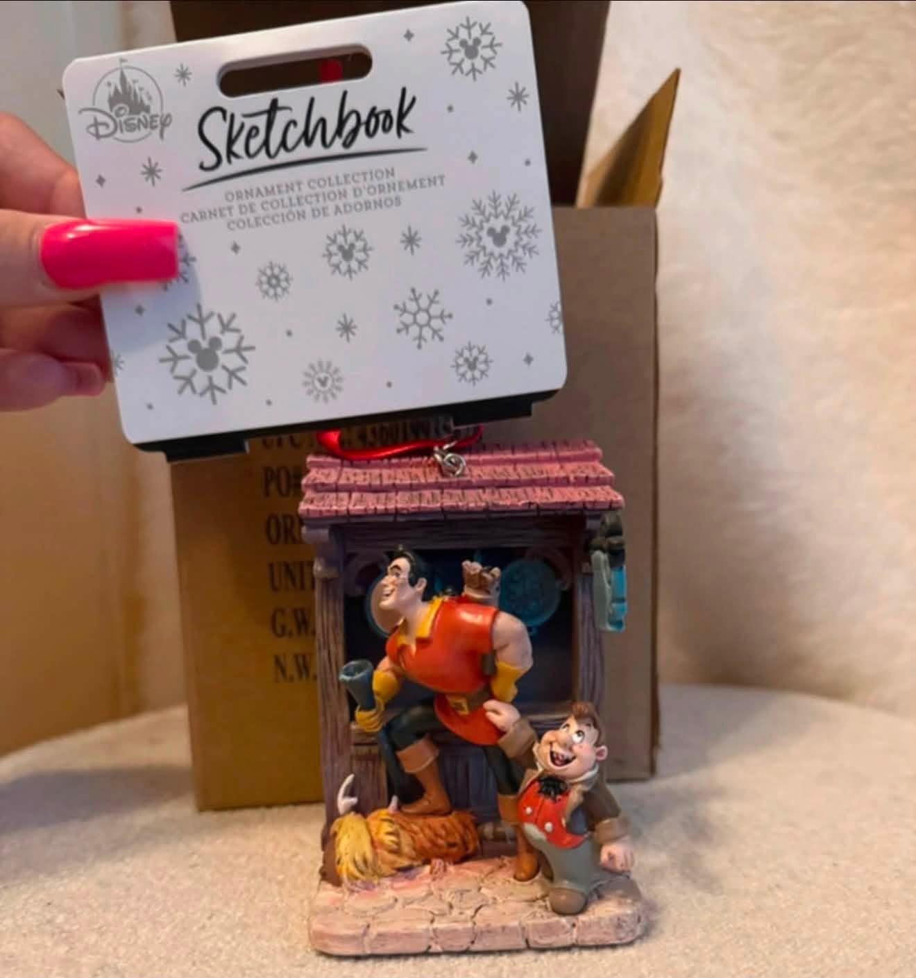 Disney Sketchbook ornament Gaston Belle en het Beest, Ophalen of Verzenden, Assepoester of Belle, Zo goed als nieuw, Beeldje of Figuurtje