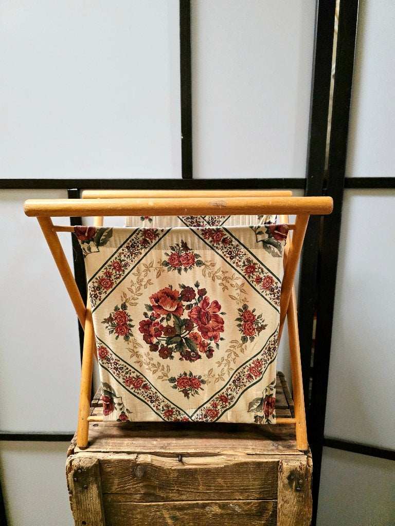 Vintage Wooden Folding Magazine Rack Knitting Basket Caddy, Ophalen of Verzenden, Huis en Inrichting