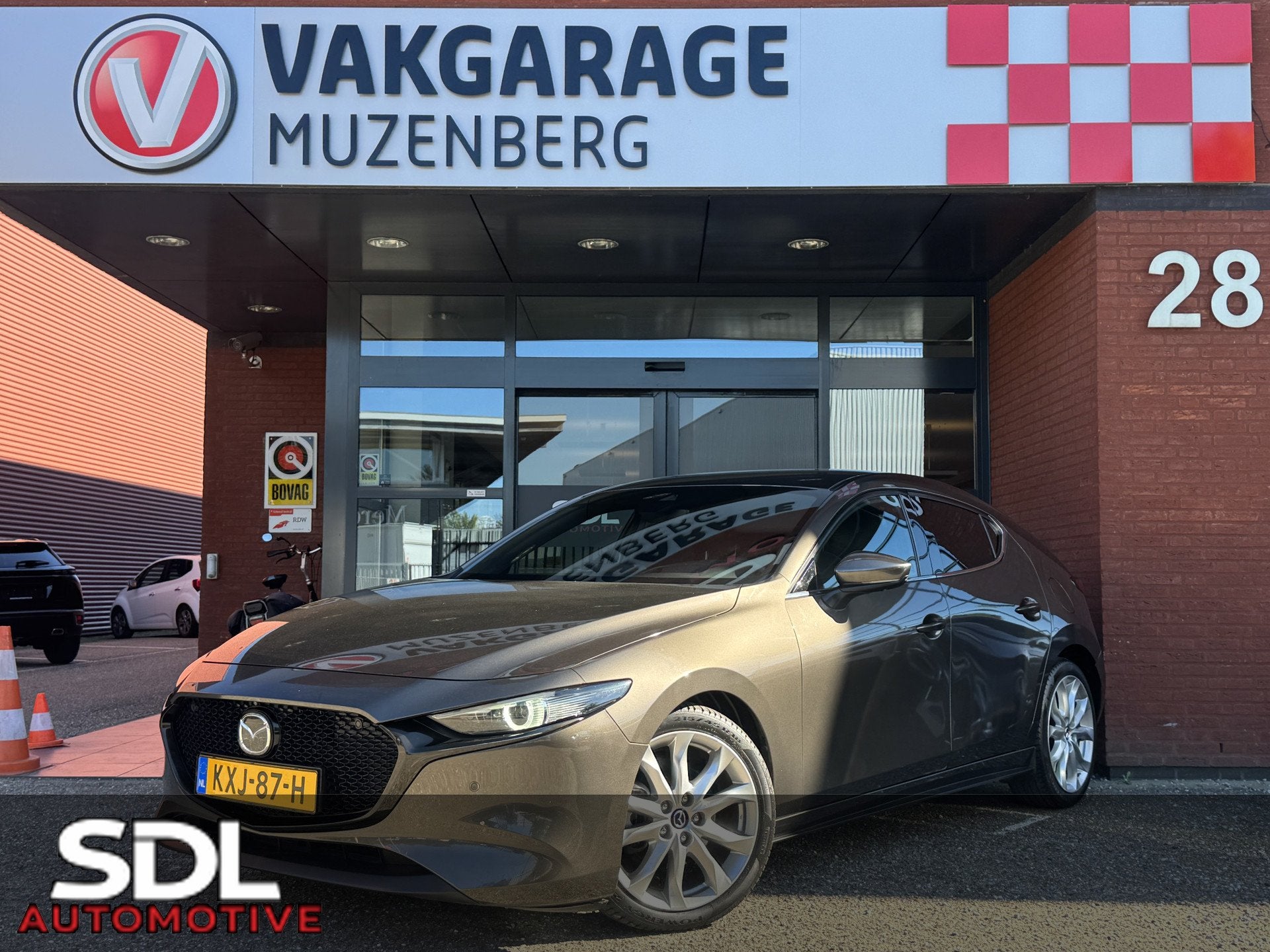 Mazda 3 2.0 e-SkyActiv-G M Hybrid 122 Luxury // FULL LED //, Auto's, 1998 cc, 15 km/l, Gebruikt, Zwart