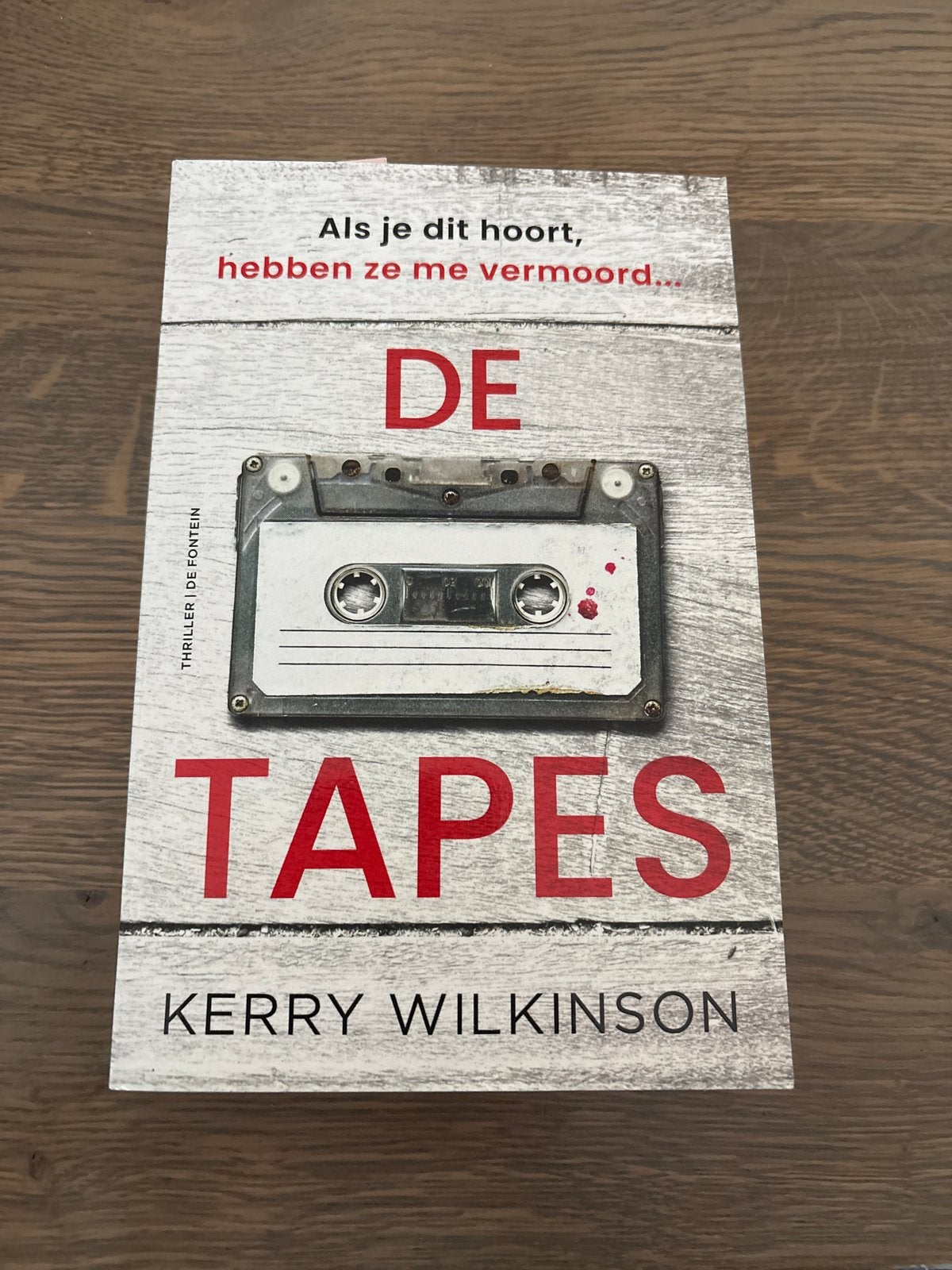 De Tapes - Kerry Wilkinson (Thriller), Ophalen of Verzenden, Zo goed als nieuw, Wereld overig