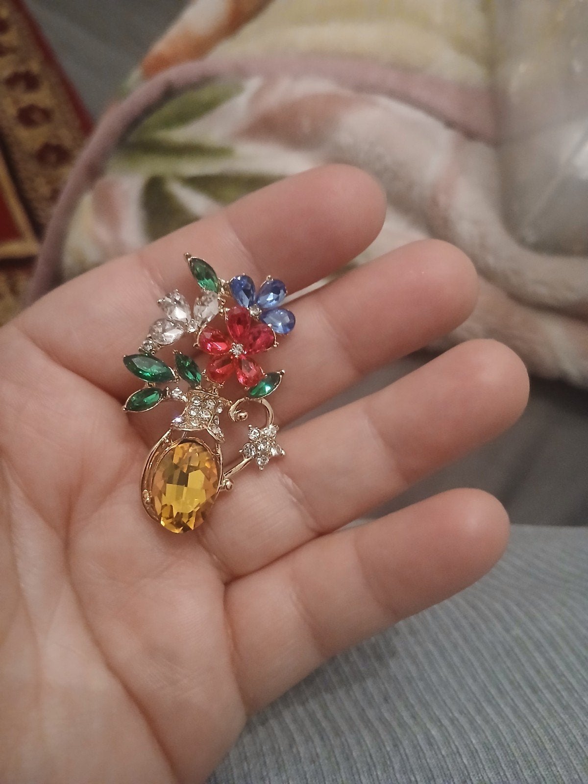 Nieuwe kleurrijke bloemenbroche met kristallen, Overige materialen, 4 tot 7 cm, Overige kleuren, Nieuw