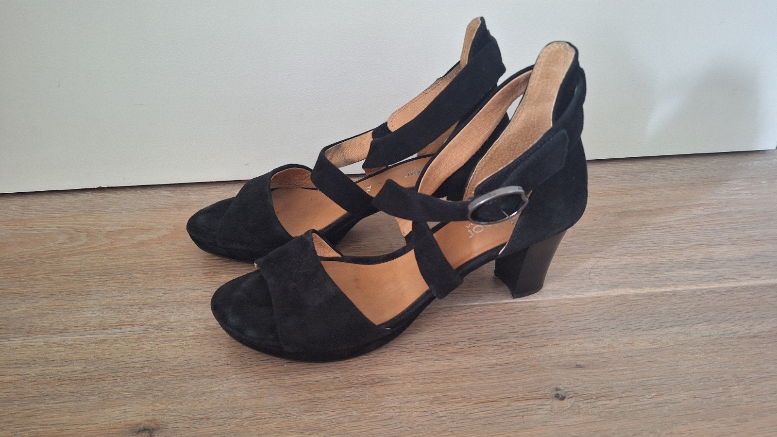 Gabor Comfort zwarte suède sandalen met hak, Zwart, Gabor, Zo goed als nieuw, Sandalen of Muiltjes