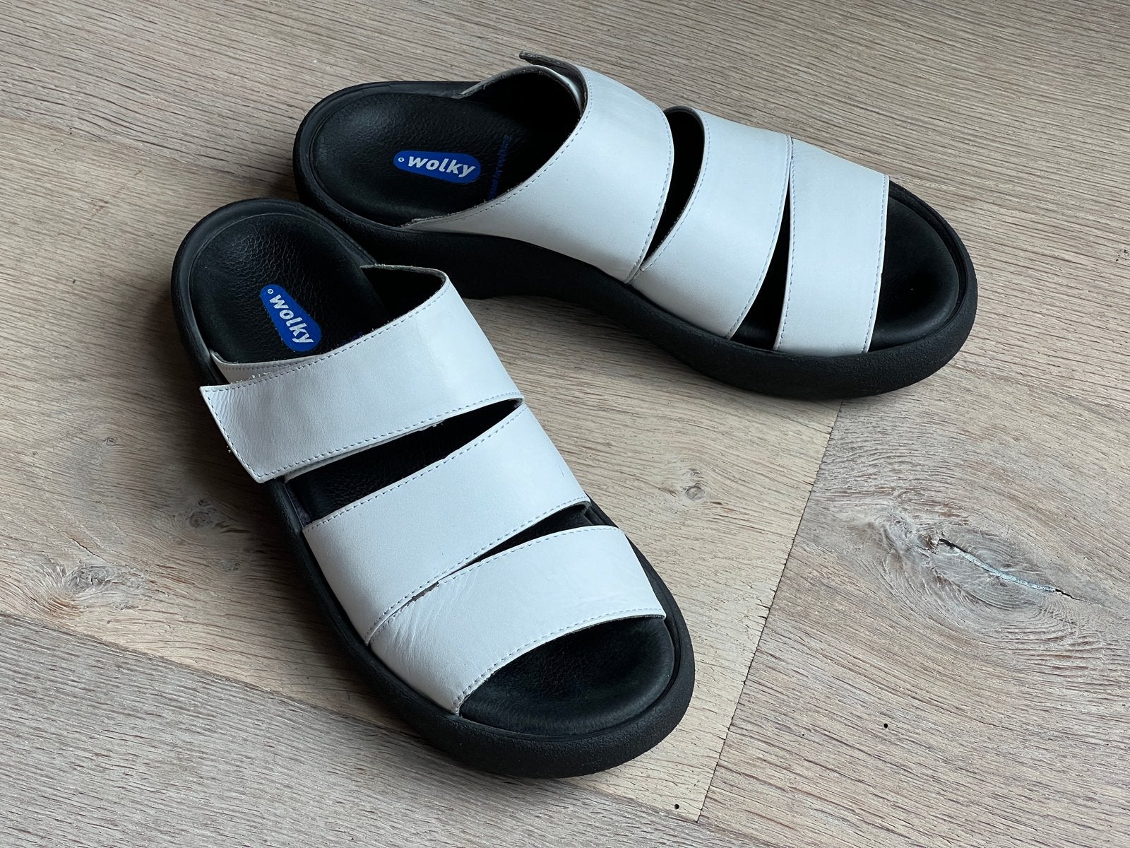 Wolky sandalen wit maat 41, Kleding | Dames, Schoenen, Zo goed als nieuw, Slippers, Wit, Ophalen of Verzenden
