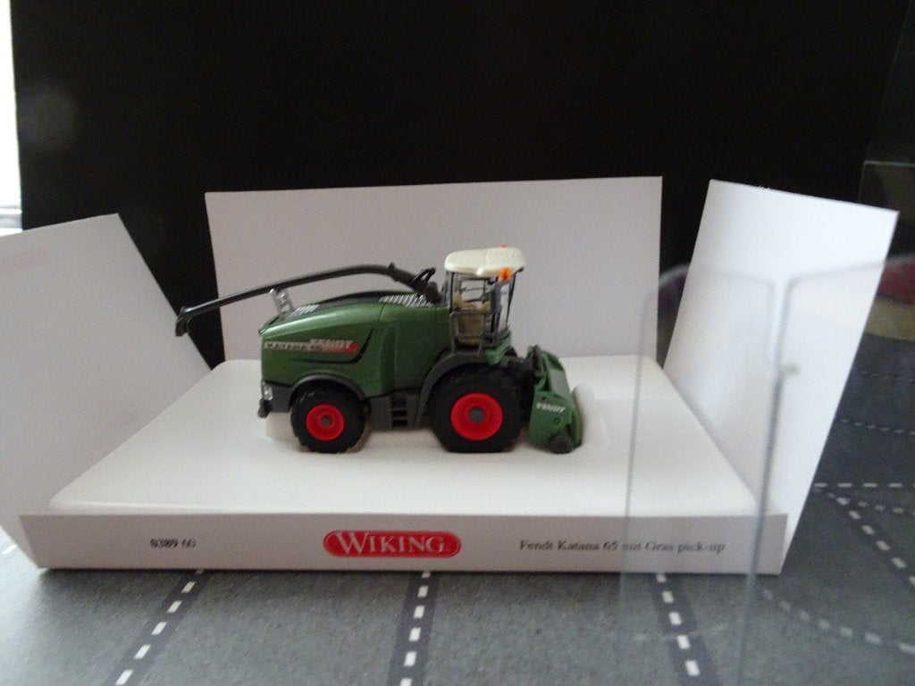 796 wiking 038960 fendt katana 65 met gras pickup 1:87 herpa, Ophalen of Verzenden, Nieuw, Bus of Vrachtwagen, Wiking
