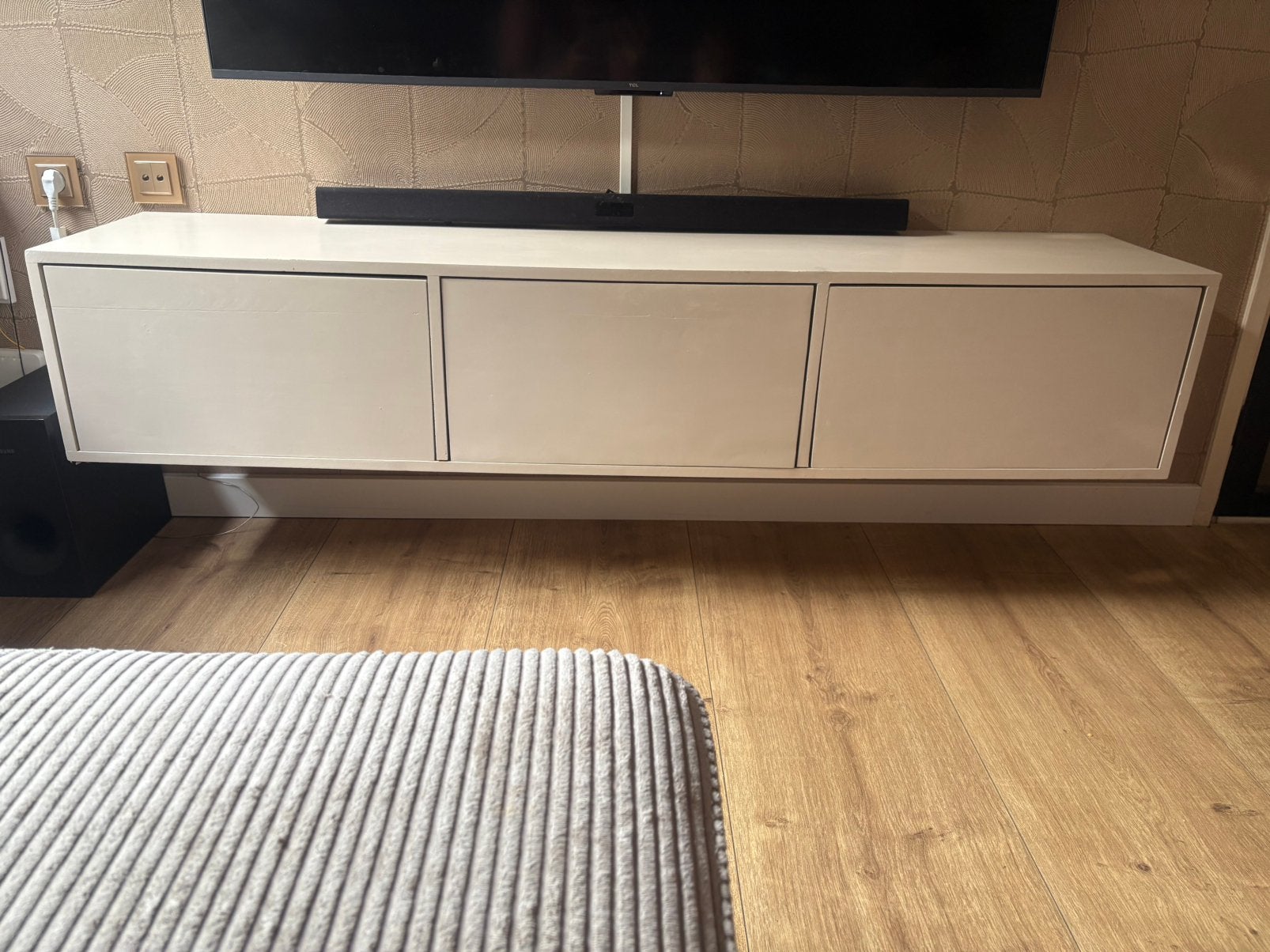 Beige tv meubel, Ophalen, 150 tot 200 cm, Zo goed als nieuw, Minder dan 100 cm