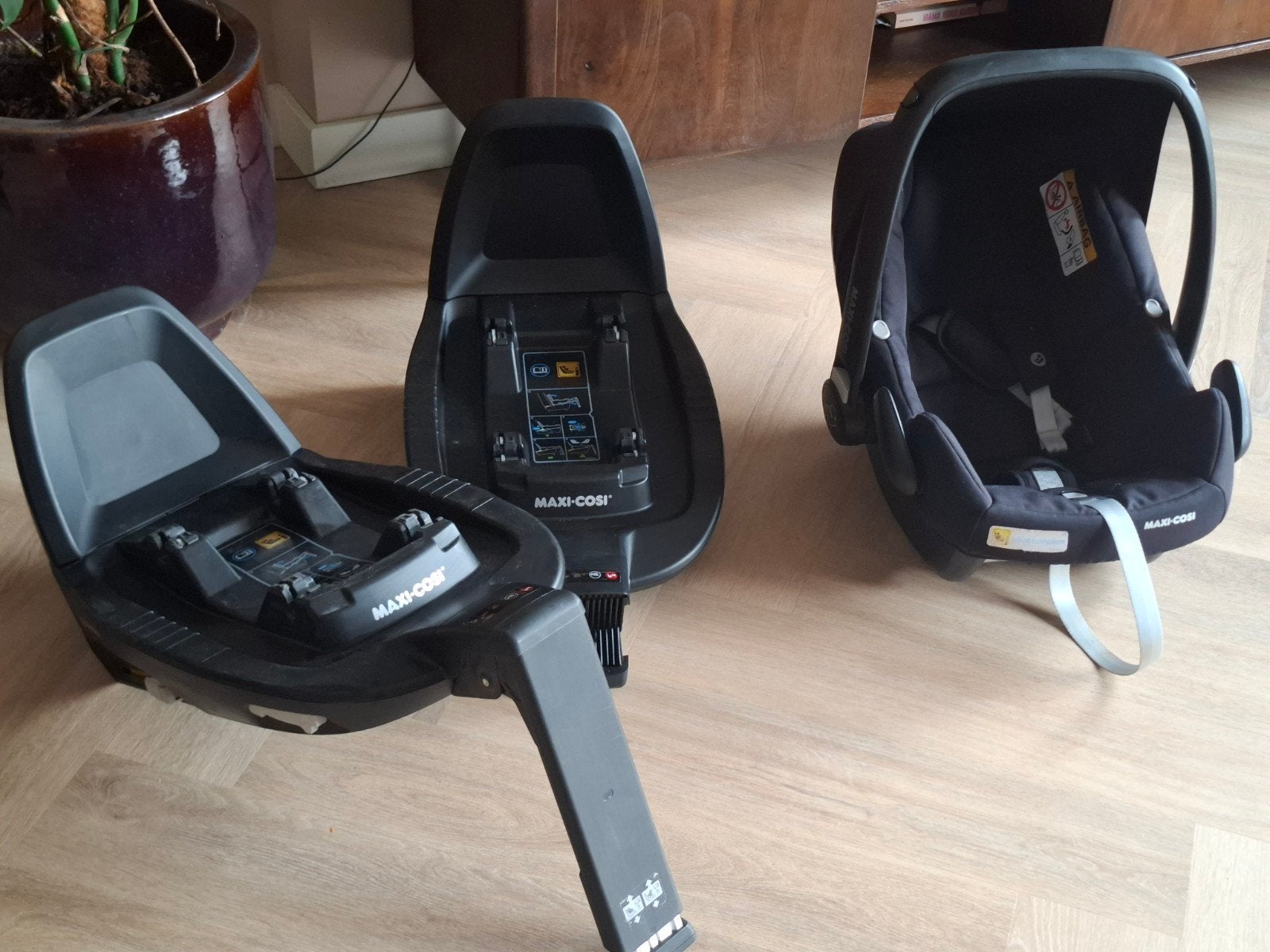 Maxi-Cosi Rock met 2x FamilyFix3 Isofix bases, Ophalen, Gebruikt, Isofix, 0 t/m 13 kg