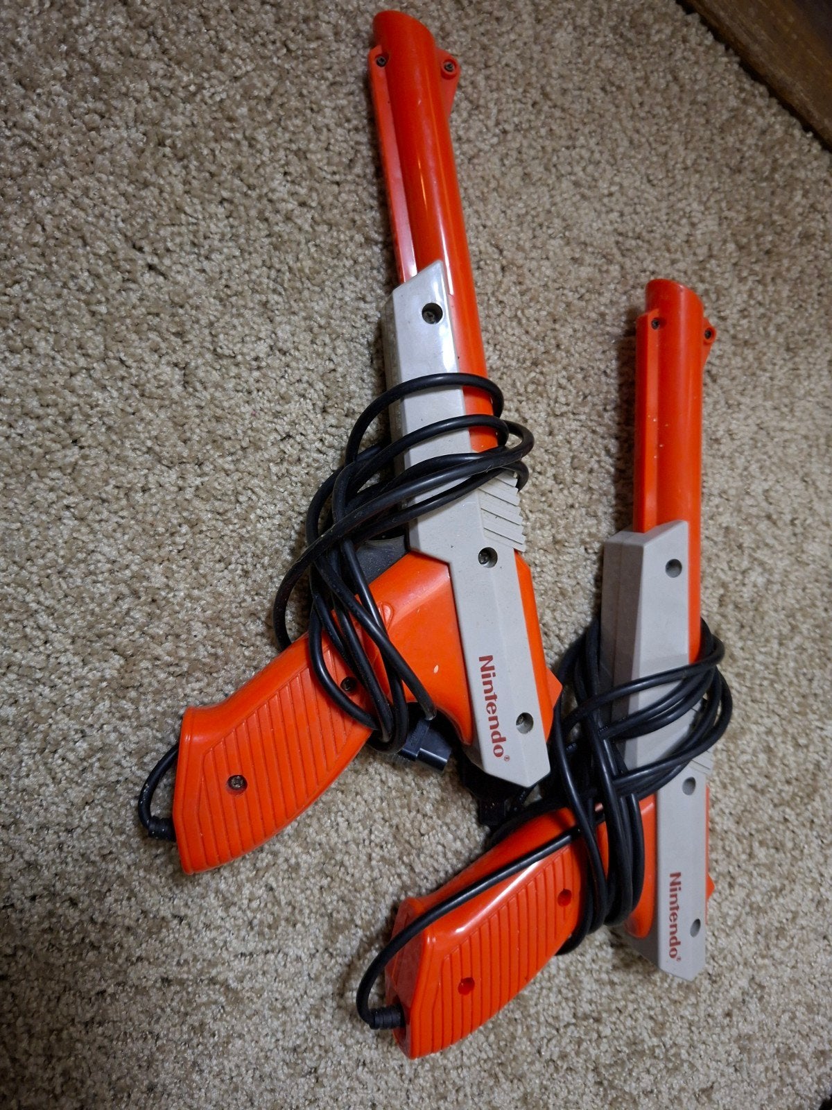 Nintendo NES Zapper Lichtpistool (2 stuks), Ophalen of Verzenden, Gebruikt, Met 2 controllers, Met zapper/pistool