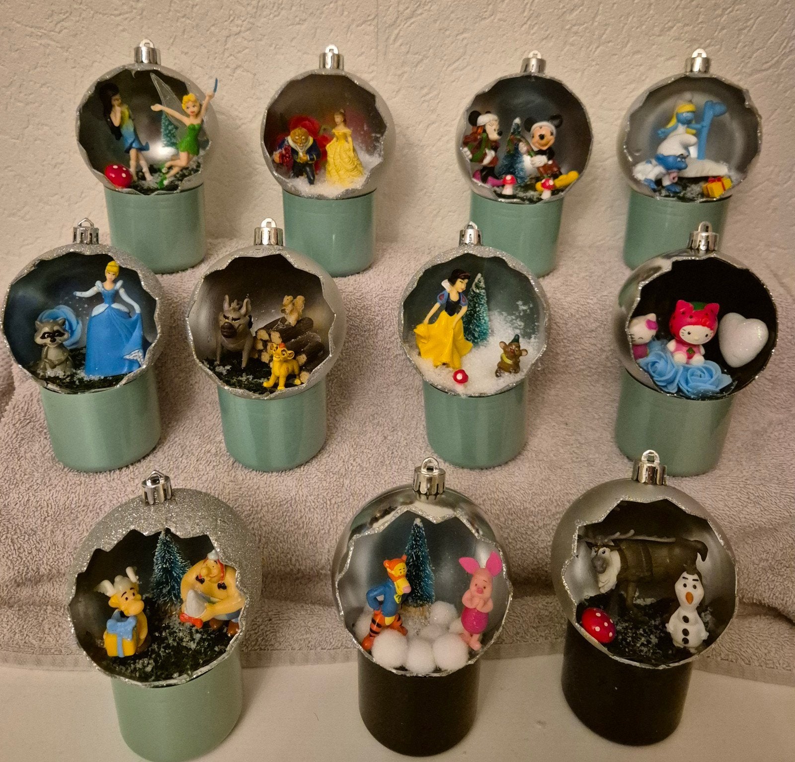 11x kerstballen met o.a prinsessen. Minnie.mickey.Lion King., Ophalen of Verzenden, Leeuwenkoning of Jungle Boek, Zo goed als nieuw