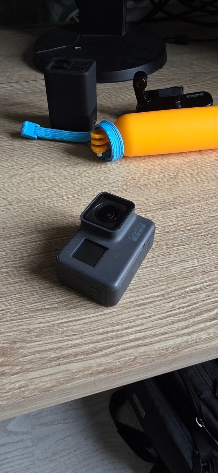 Foto 5 van GoPro Hero 5 Black + Dubbele Lader & Drijvende Handgrip etc