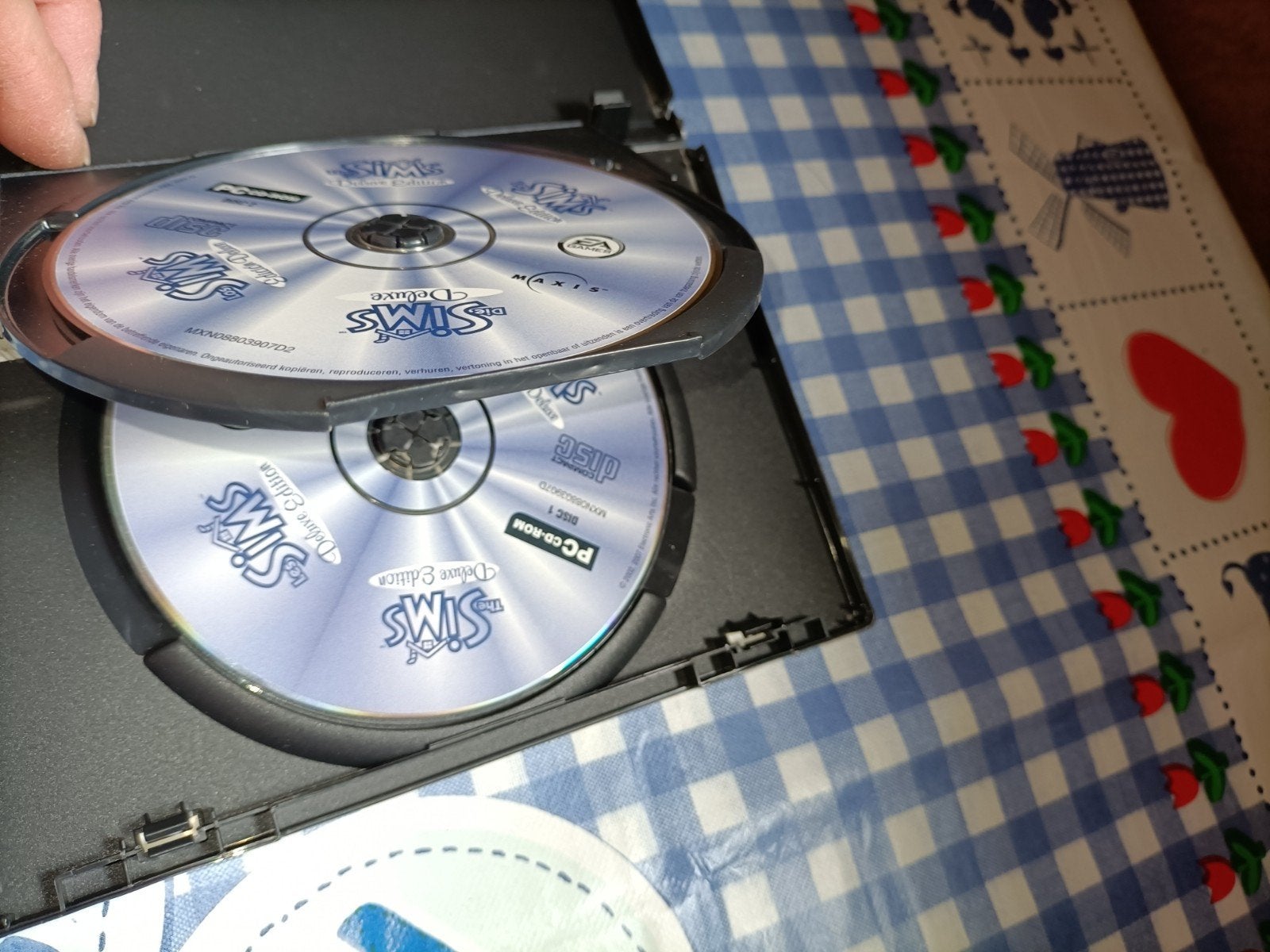 The Sims Deluxe Edition pc spel cd rom 2 disc's, 1 speler, Ophalen of Verzenden, Zo goed als nieuw, Vanaf 3 jaar