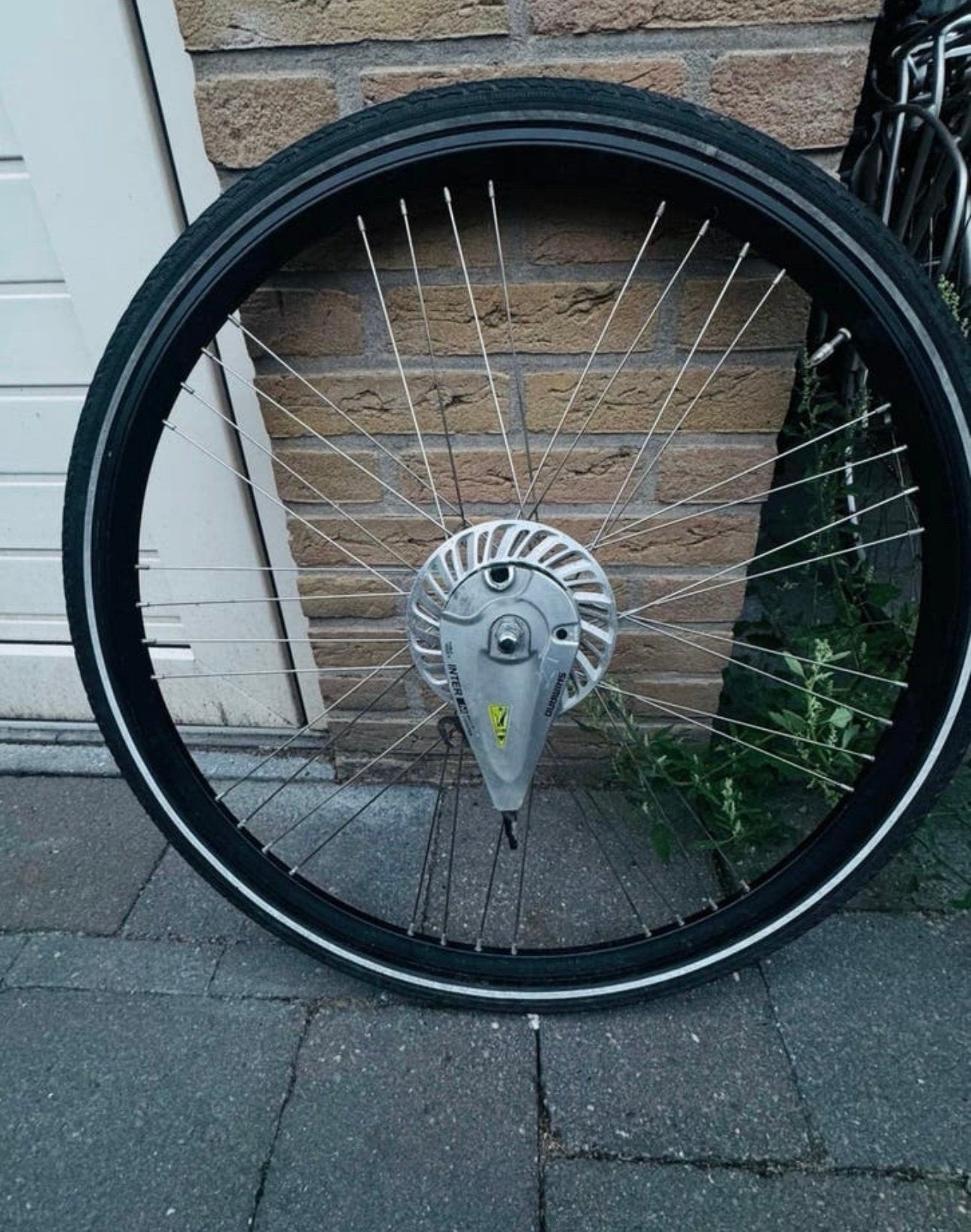 Trek 28 inch voorwiel met Shimano rollerbrake, Fietsen en Brommers, Ophalen, Zo goed als nieuw, Band