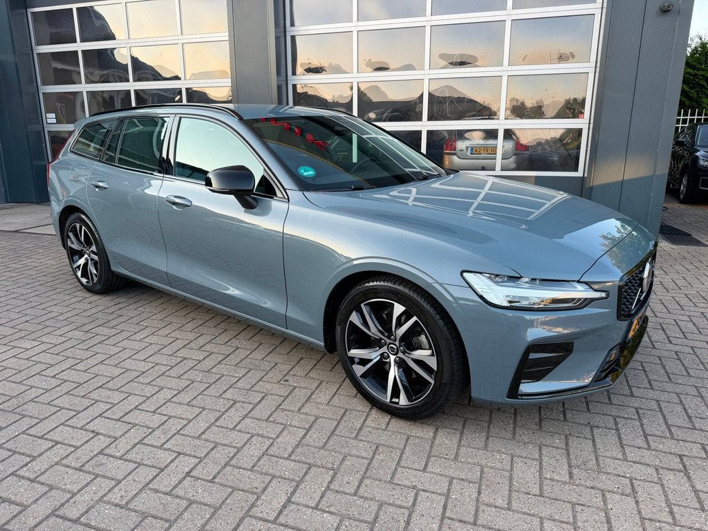 Volvo V60 2.0 B4 Plus Dark / Sportleder / Trekhaak / Nieuwst, Auto's, Volvo, 4 cilinders, 1969 cc, 1634 kg, Hybride Elektrisch/Benzine