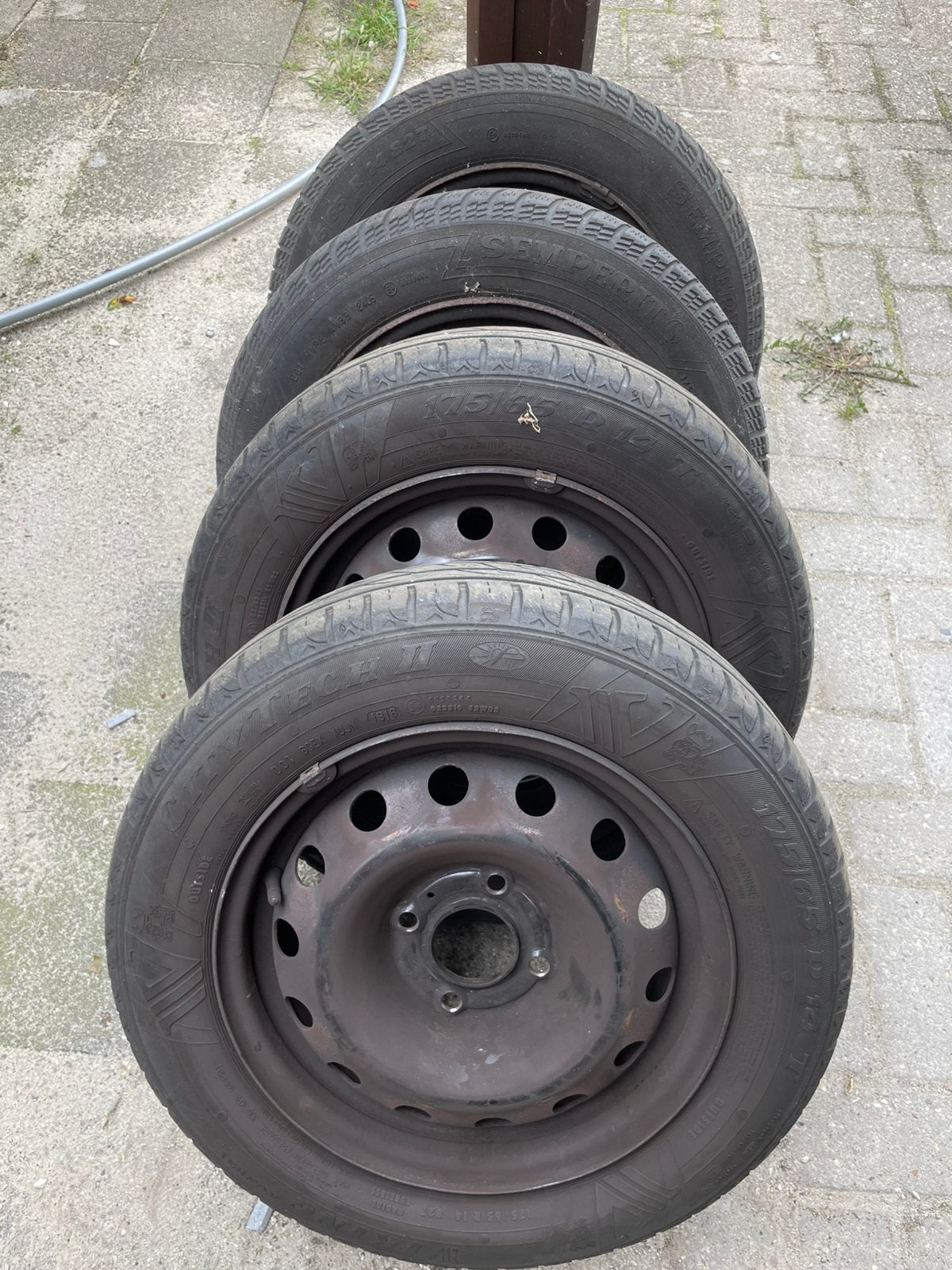 4 autobanden, Ophalen, Gebruikt