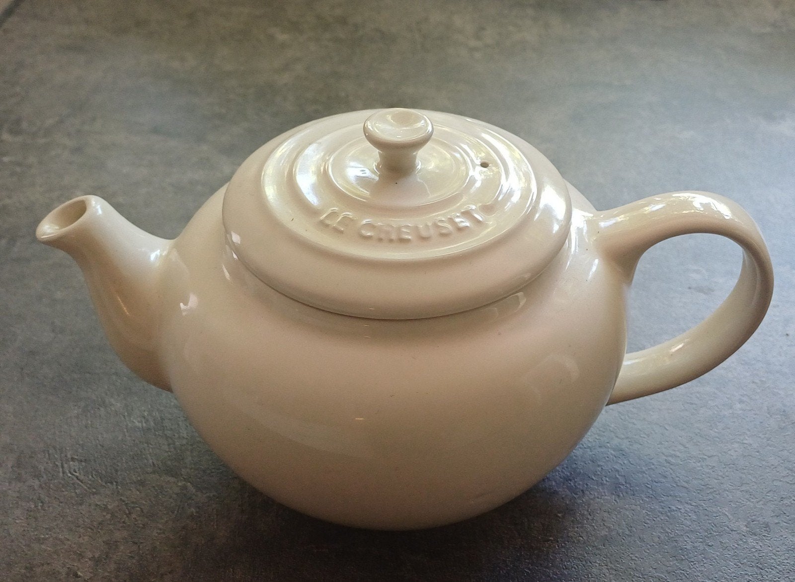 Le Creuset Theepot Crème - Zo goed als nieuw, Ophalen of Verzenden