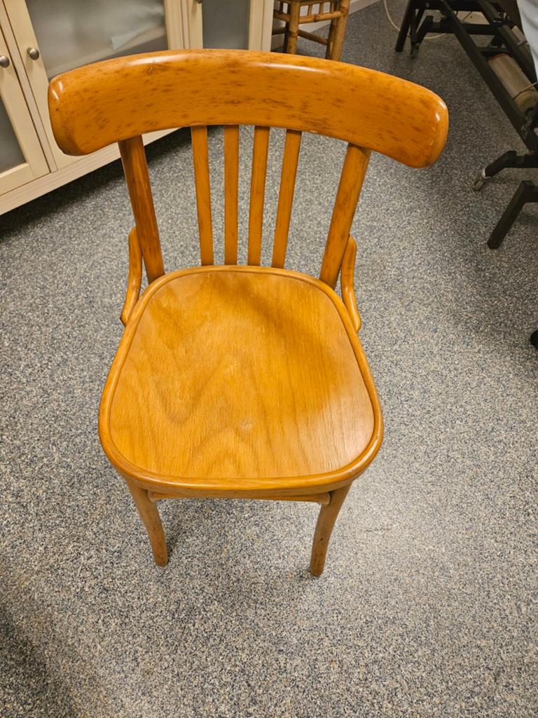 4 lichte beuken stoelen met bijpassende tafel, Antiek en Kunst, Ophalen