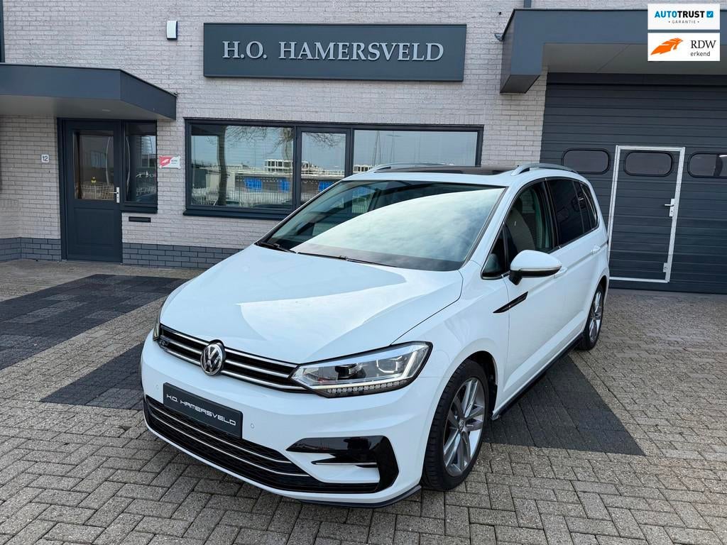 Volkswagen Touran 1.2 TSI Highline 7p R-Line Pano|ACC|Carpla, Voorwielaandrijving, 730 kg, Gebruikt, Wit