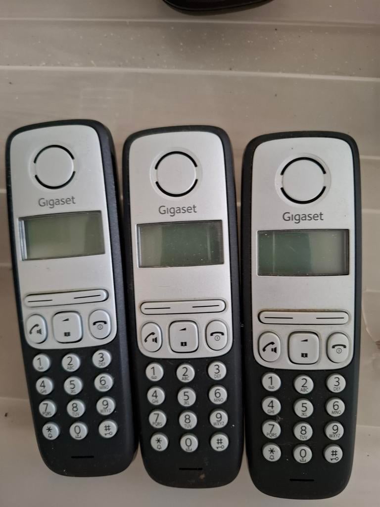 Gigaset telefoonset met basisstation en 2 extra handsets, Telecommunicatie, Vaste telefoons | Handsets en Draadloos, Ophalen of Verzenden