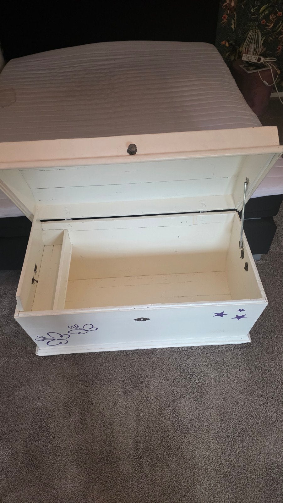 Zeer sterke dekenkist - 100x60x50 cm - Wit met paars, Huis en Inrichting, Ophalen, 50 – 75, Gebruikt, 50 tot 100 cm
