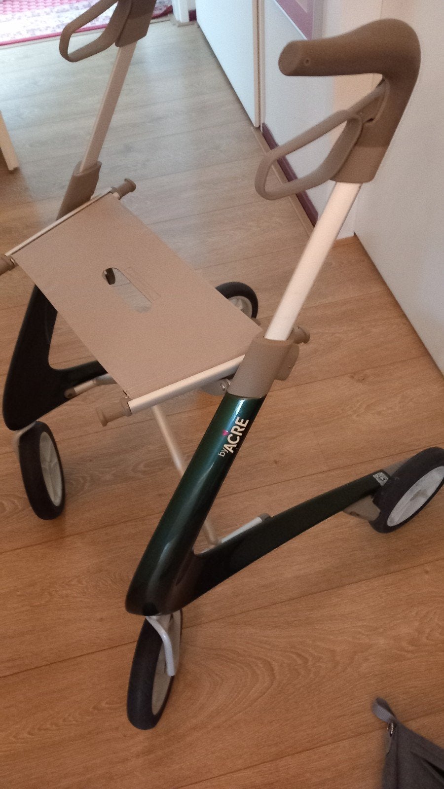 Rollator ultralicht Carbon by Acre, Ophalen, Opvouwbaar, Zo goed als nieuw