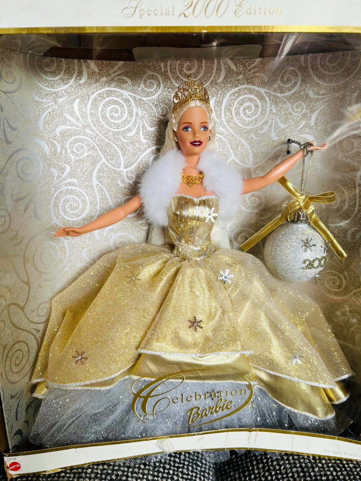 Vintage Celebration Barbie special 2000 edition millennium, Ophalen of Verzenden, Zo goed als nieuw, Pop