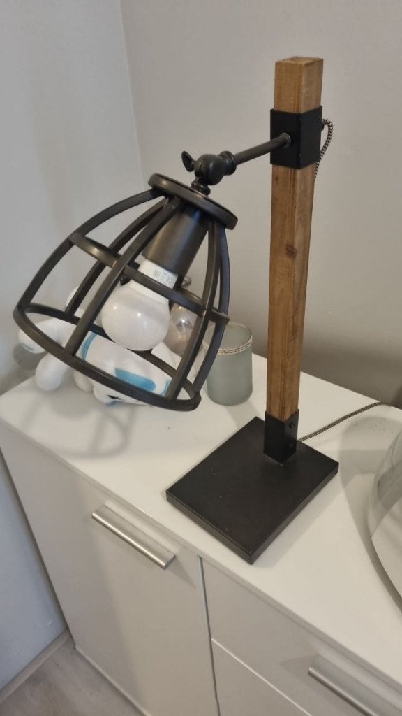 Industriële tafellamp met houten poot en metalen kap, Bureaulamp, Overige merken, Met schakelaar, Zo goed als nieuw