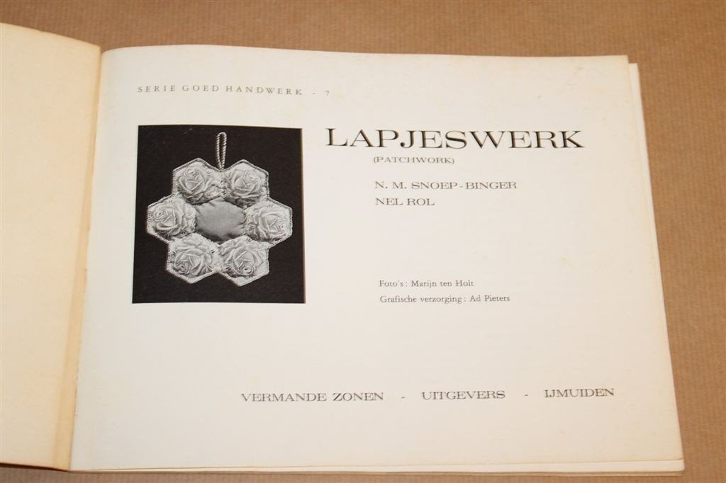 Lapjeswerk Patchwork — Vintage Handwerkboek 1967, Ophalen of Verzenden, Gelezen, Overige onderwerpen