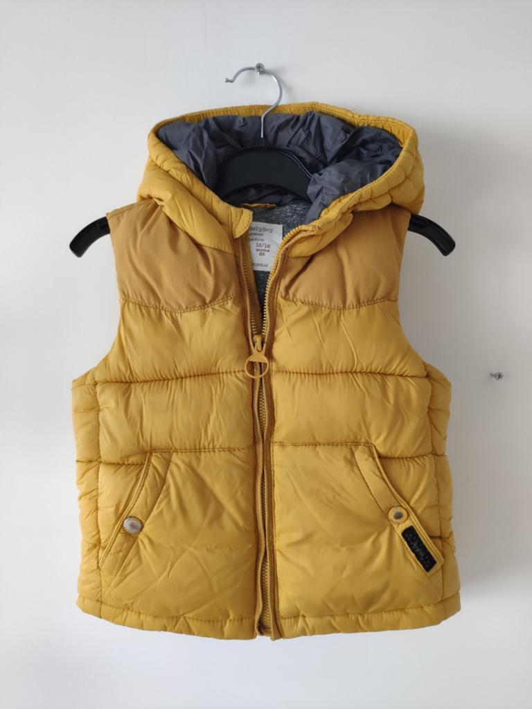 Zara babyboy bodywarmer met capuchon 86 kleur okergeel heel, Kinderen en Baby's, Babykleding | Maat 86, Jongetje of Meisje, Ophalen of Verzenden