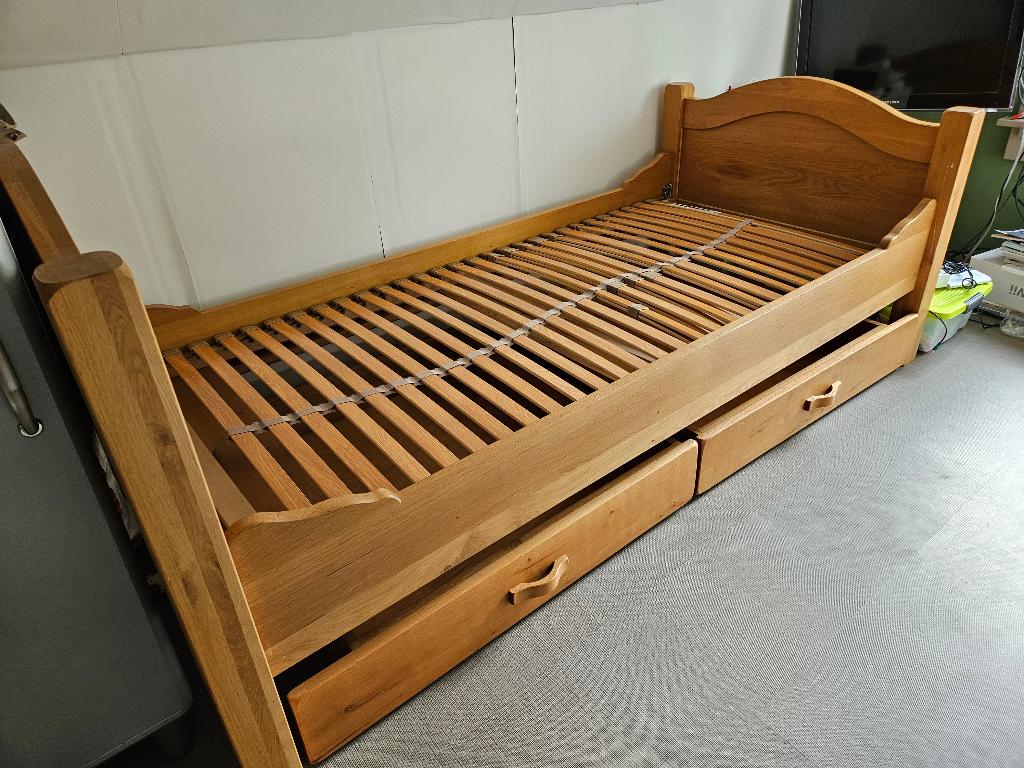 Massief houten bed met lades scandinavische stijl, Huis en Inrichting, Slaapkamer | Bedden, Ophalen, 90 cm, Eenpersoons, Bruin