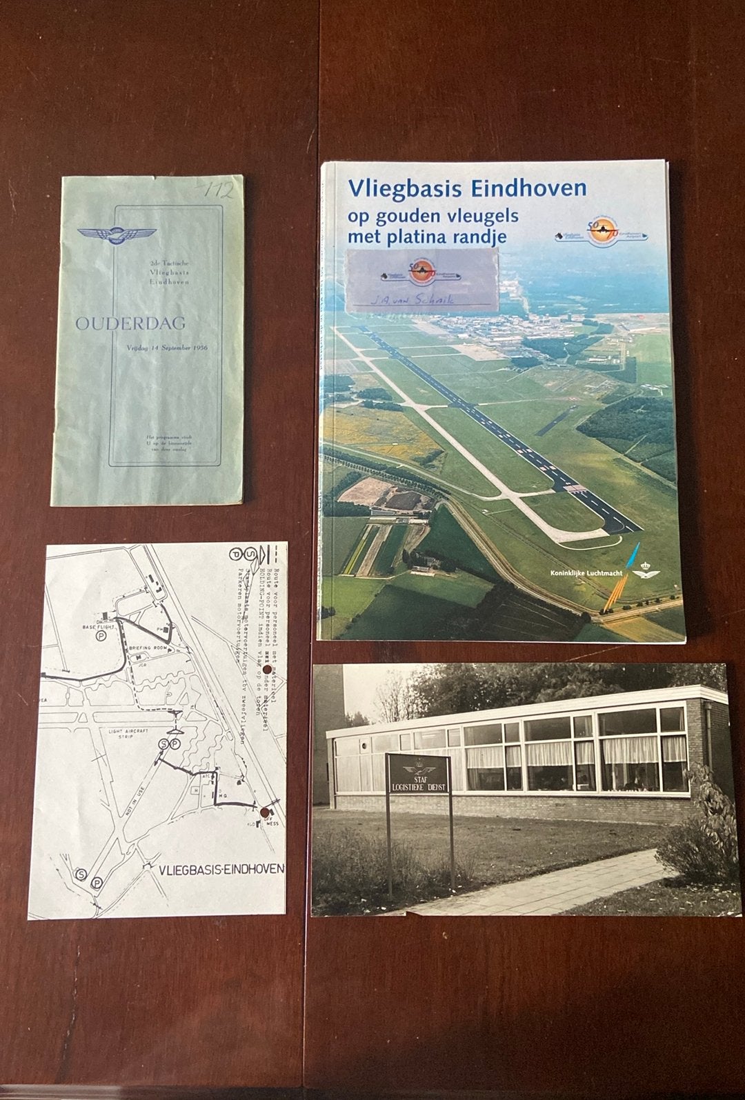 vliegbasis Eindhoven boekje 1956 en jubileum boek 2002, Ophalen of Verzenden, Kaart, Foto of Prent