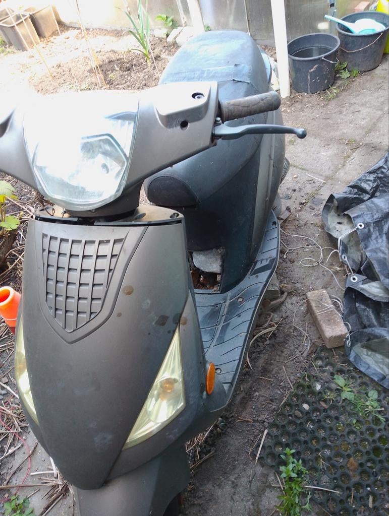 Scooter - staat al paar jaar stil, start niet, Ophalen of Verzenden, Gebruikt, Benzine