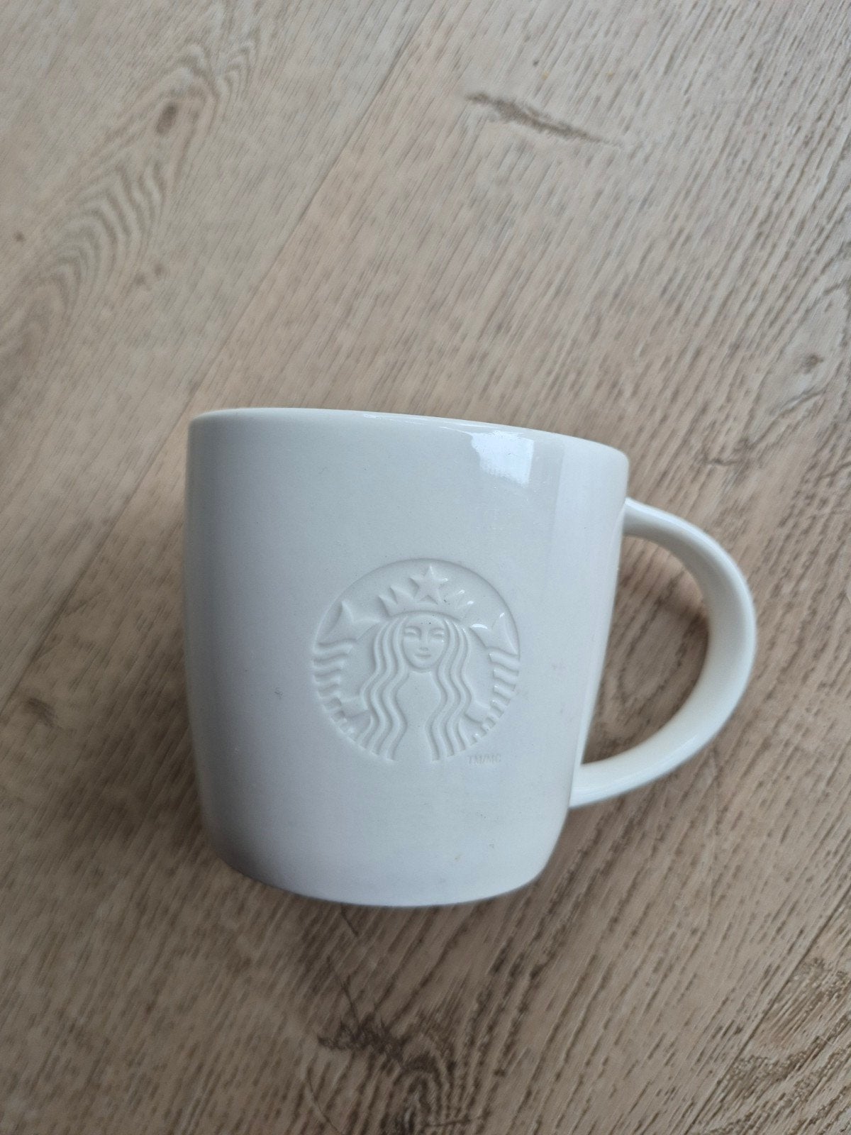 Starbucks Koffiemok - Wit met Logo Reliëf - 2010 Editie, Overige typen, Ophalen of Verzenden, Zo goed als nieuw, Steen/keramiek