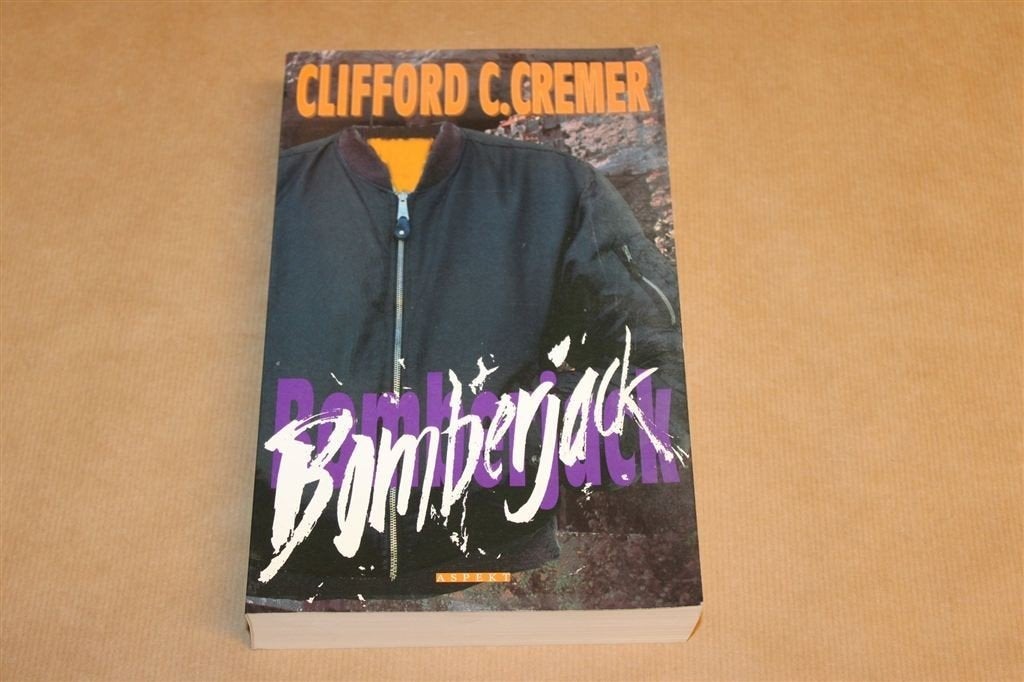 Bomberjack — Autobiografisch Relaas Oorlogsfascinatie Cremer, Ophalen of Verzenden, Gelezen