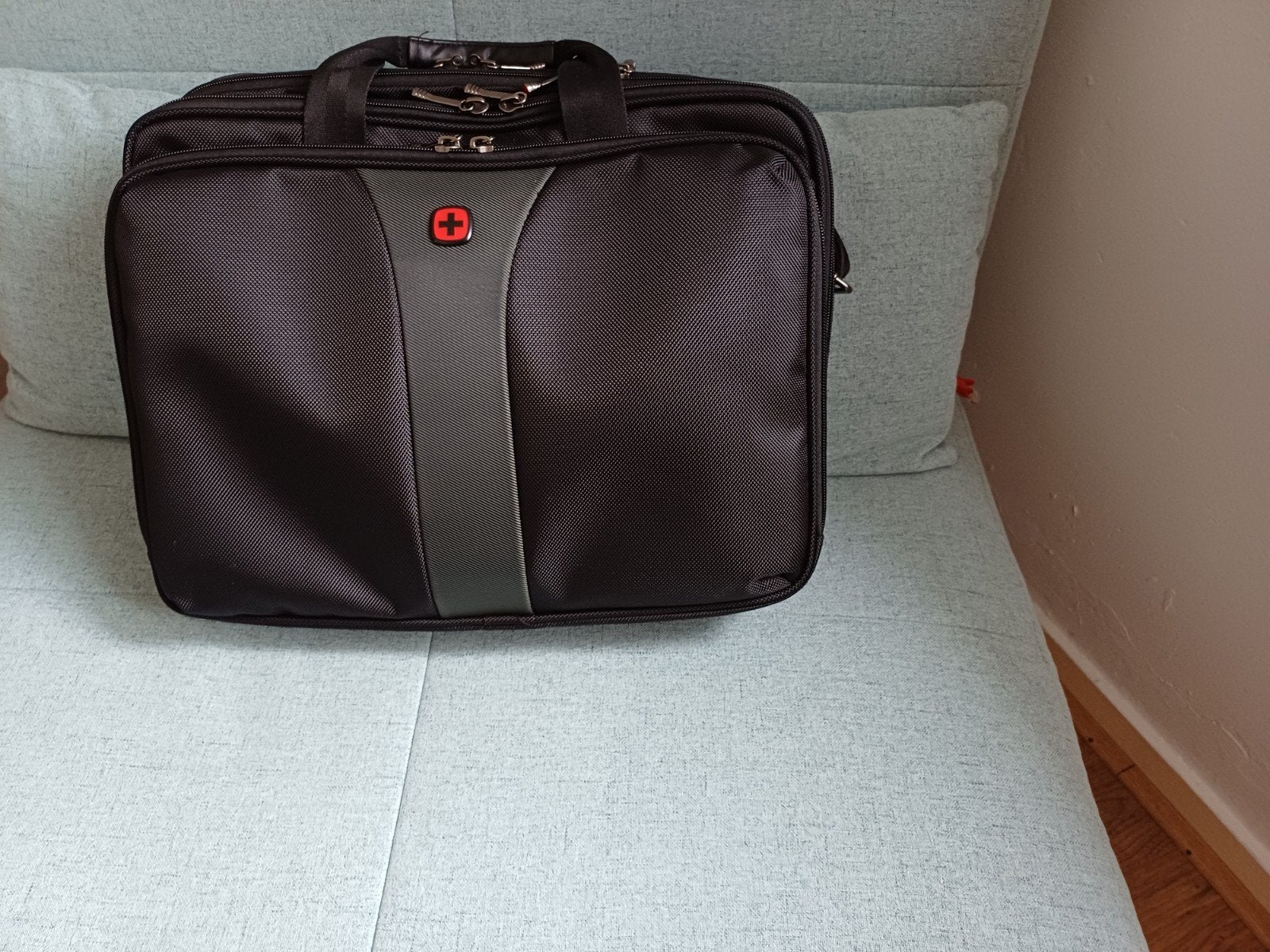 Wenger trolley en Wenger schoudertas (ook apart te koop), Ophalen of Verzenden, 17 inch of meer, Zo goed als nieuw