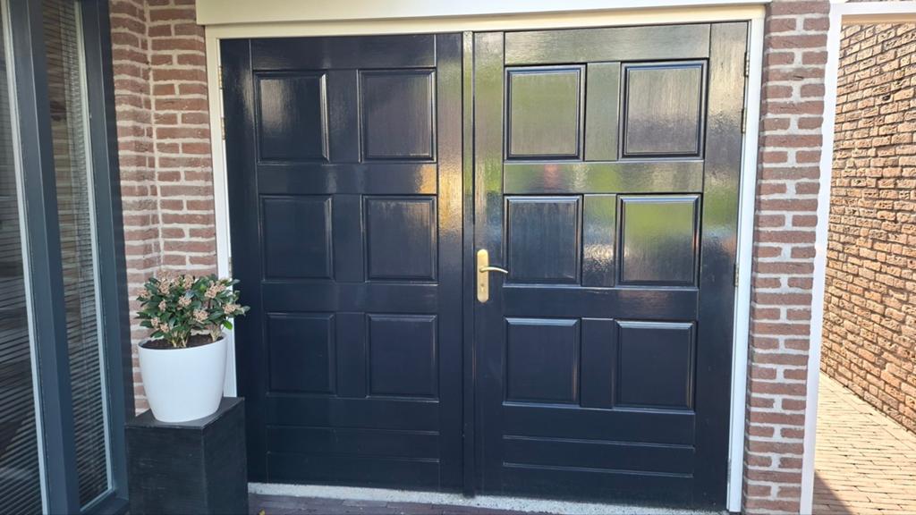 Openslaande houten garagedeuren, Ophalen, Gebruikt, 120 cm of meer, Buitendeur