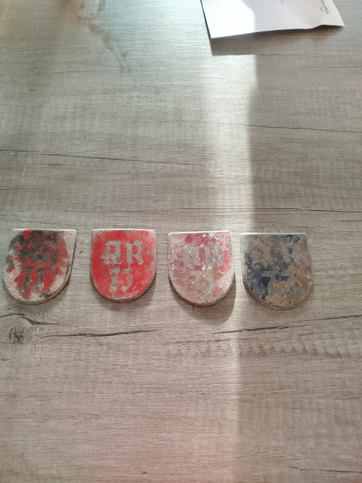 Zeldzame dak schildjes bodemvondsten duits wo2, Verzamelen, Ophalen of Verzenden, Duitsland, Embleem of Badge