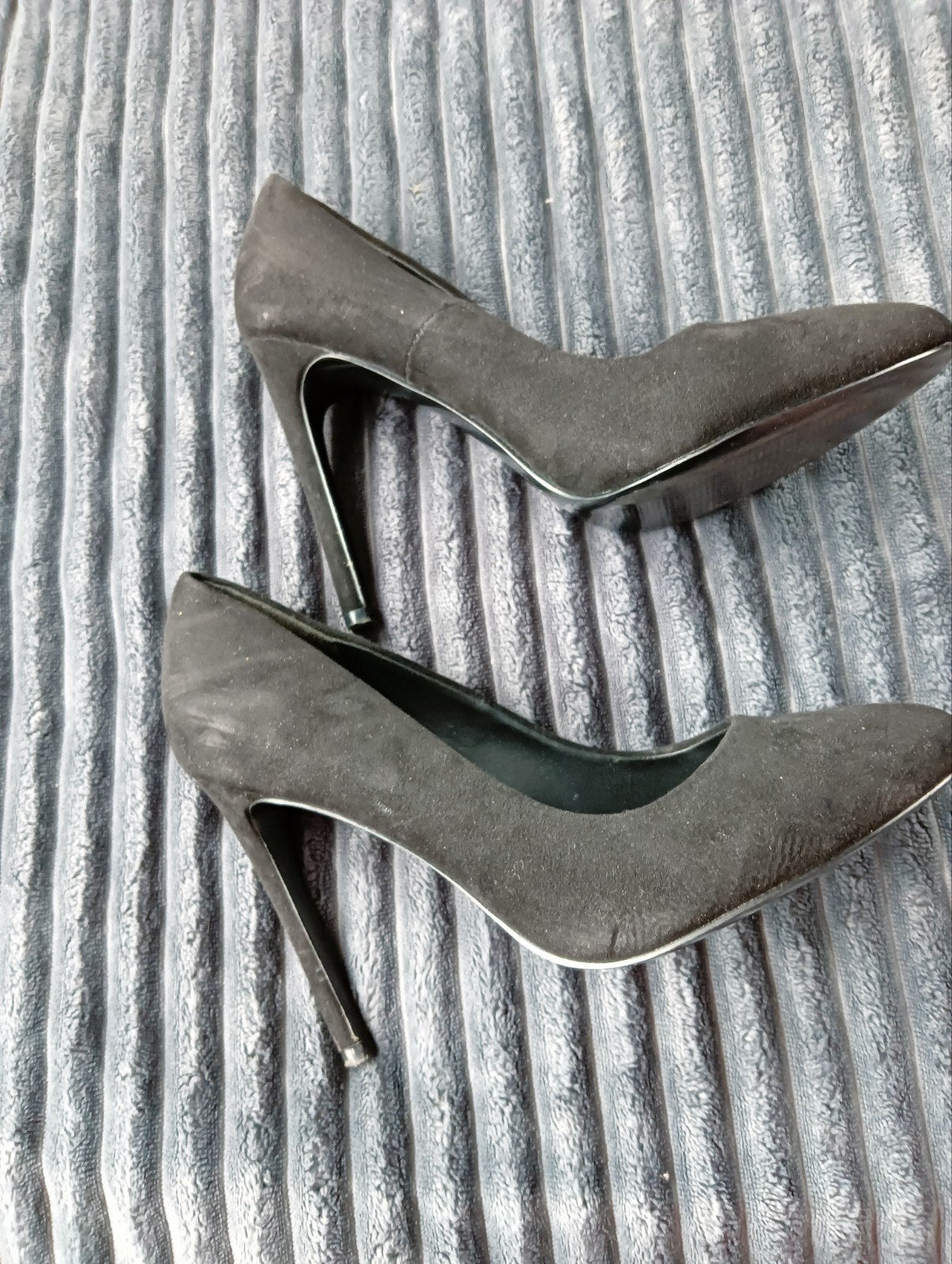 Zwarte suède look pumps mt 37,hoge smalle hak van 8:cm, Pumps, Zwart, Ophalen of Verzenden, Gedragen