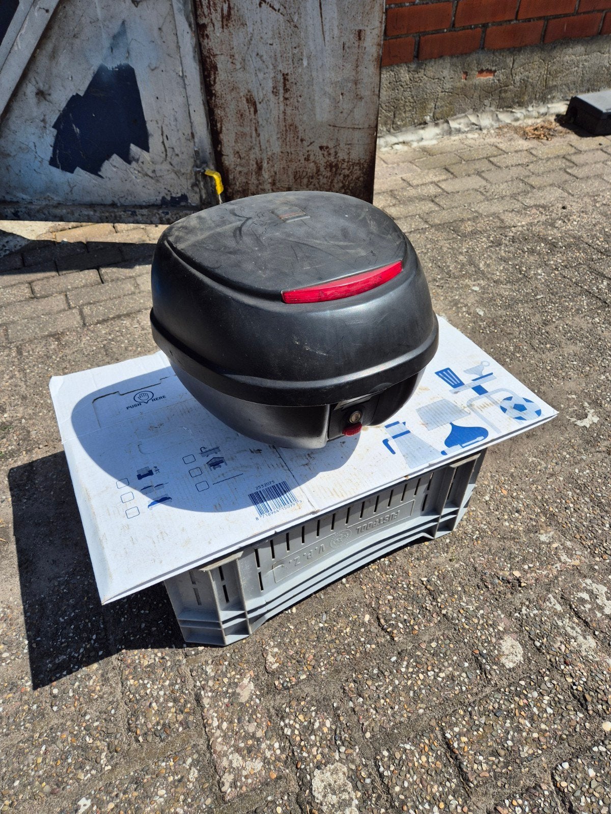 Peugeot scooter koffer - moet schoongemaakt worden, Fietsen en Brommers, Brommeronderdelen | Scooters, Ophalen of Verzenden, Gebruikt