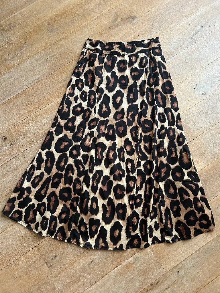 Lange panterrok met split Eksept maat M, Kleding | Dames, Rokken, Maat 38/40 (M), Verzenden, Zwart, Zo goed als nieuw