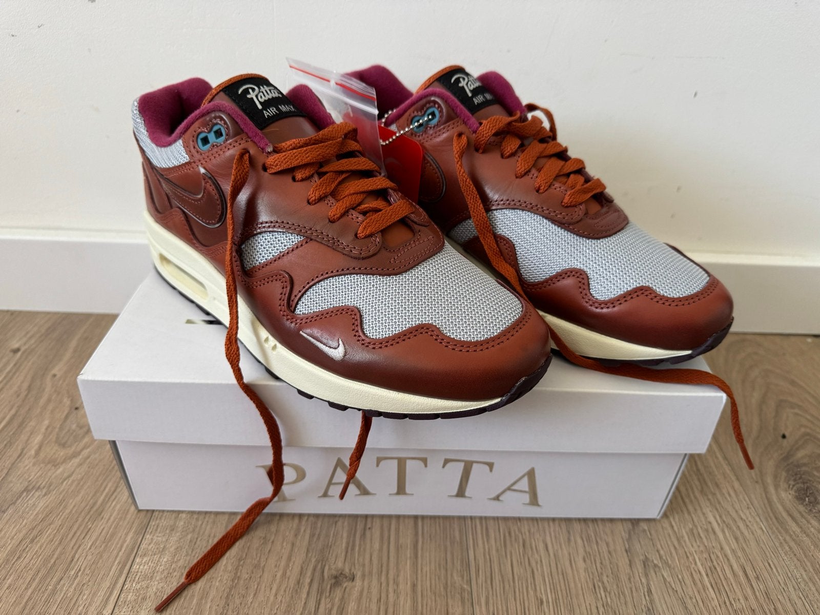 Nike Air Max 1 Patta 'Dark Russet' (Maat 42), Kleding | Heren, Schoenen, Ophalen of Verzenden, Nieuw, Bruin, Sneakers of Gympen